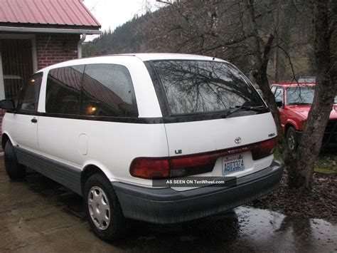 Toyota Previa 1991 White Van