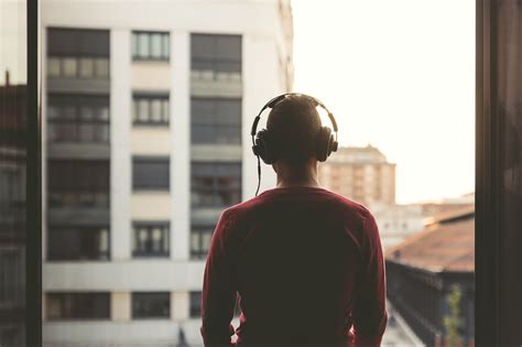 Pérdida De Audición En Jóvenes Relacionada Con El Uso De Auriculares