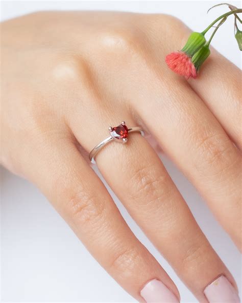 Anillo De Promesa Con Piedra Roja Chulis