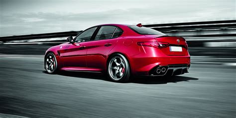 Alfa Romeo Giulia colours guide | carwow