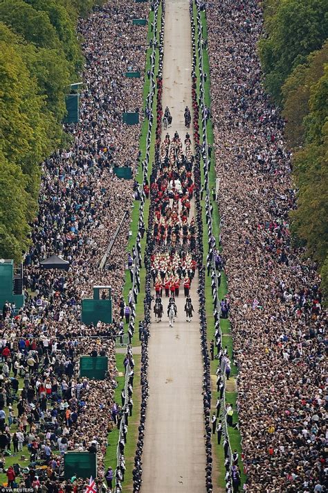 Buckingham Palace Releases Official Picture Of Queen Elizabeth Ii S