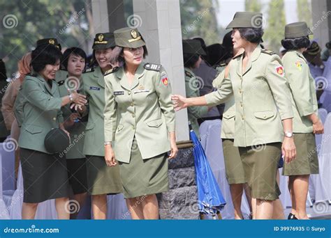 Women Soldier Editorial Image Image Of Profession Soldier 39976935