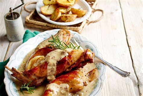 Kaninchen In Schalotten Senf Rahm Mit Rosmarinkartoffeln Rezept Lecker