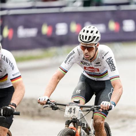 Samuel Gaze Remporte Le Short Track En Ouverture De La Coupe Du Monde