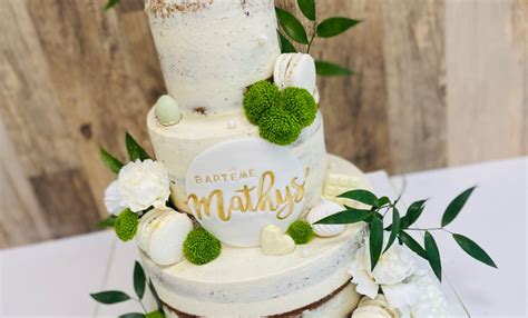 nude cake baptême blanc et vert L atelier de Dorothée