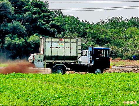 省工省時 推廣機械代施禽畜糞肥料 生活 自由時報電子報