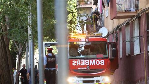 Barcelona Dos Ni Os Fallecen En Un Incendio En Su Edificio Y Hay Al