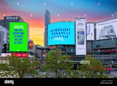 Billboard Billboards Hi Res Stock Photography And Images Alamy