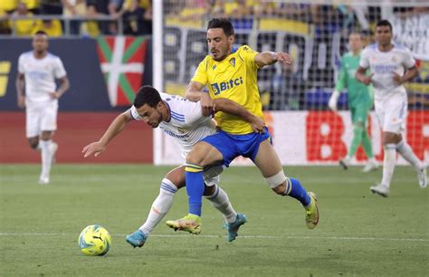 El Alavés irá a segunda y el Cádiz se salva tras empatar con el Real Madrid