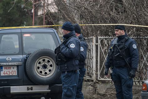 Haos U Leposavi U Kamiond Ija Probio Policijsku Blokadu Usledila Potera