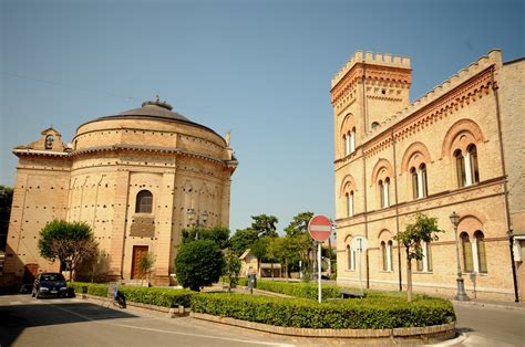 Mosciano Sant Angelo Te Chiesa Ss Rosario E Municipio Flickr