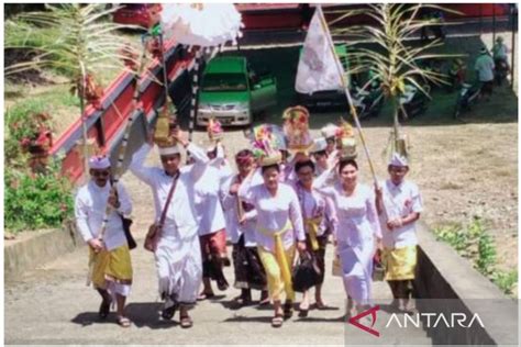 Umat Hindu Di Sulawesi Utara Upacara Melasti Sambut Nyepi Antara News