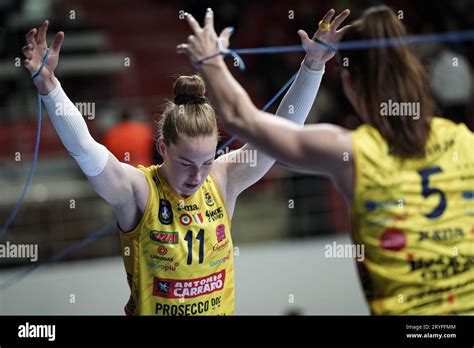 Istanbul Turkiye March Isabelle Haak Warming Up Before