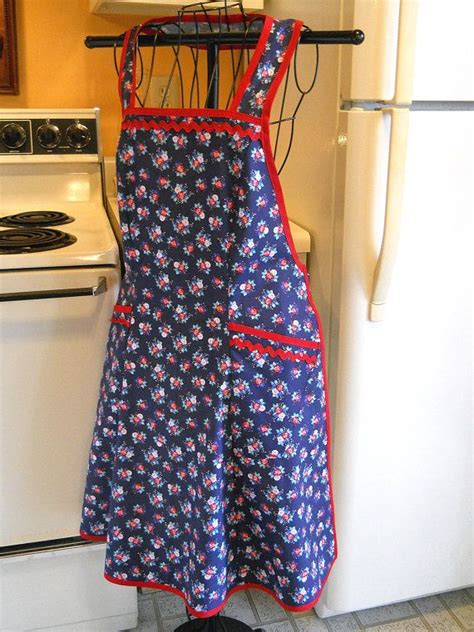 Vintage 1940s Style Full Apron In Blue And Red Floral Etsy 1940s