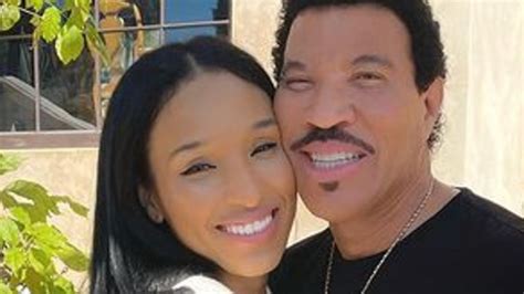 Lionel Richie’s 40 Year Age Gap Romance With Lisa Parigi Has Fans Stunned Daily Telegraph