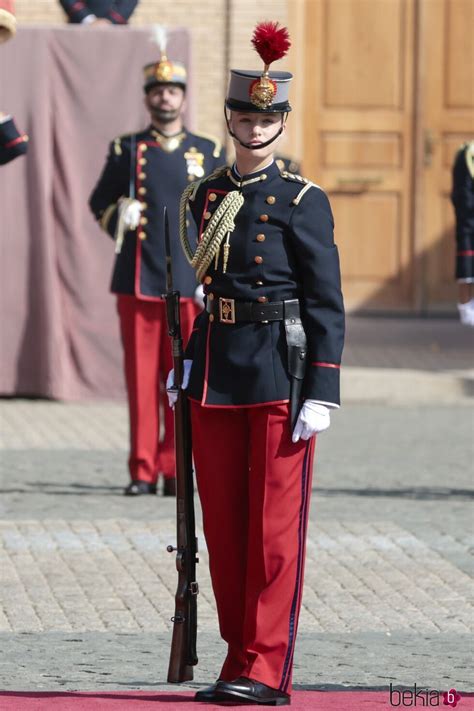 La Princesa Leonor con el uniforme de gala del Ejército de Tierra y