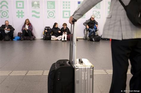 KLM En Transavia Druk Met Omboeken Reizigers Schiphol Na Storm