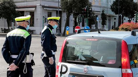 Trieste In Arrivo Larmeria Pistole Ai Vigili In Autunno Il Piccolo