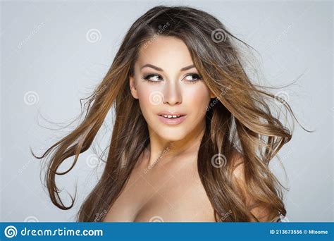 Beleza Natural E Conceito De Skincare Retrato Do Belo Modelo Feminino