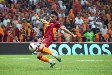 Galatasaray da son dakika transfer sürprizi Yıldız futbolcudan