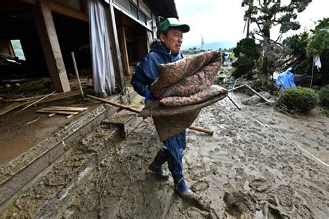 Bangkok Post Clean Up Rescue Efforts In Japan As Typhoon Toll Nears 70