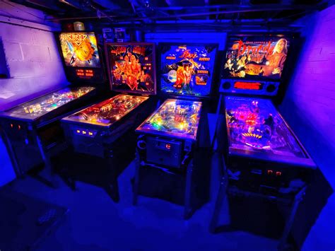 Slowly getting my pinball room up going. : pinball