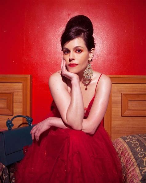 Sexy And Hot Emily Hampshire Photos ThBLOG
