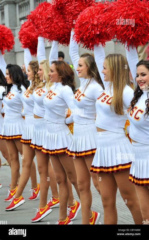 Usc Cheerleaders Hi Res Stock Photography And Images Alamy