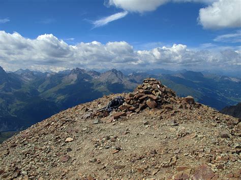 Unter Den Wolken Der Westgipfel Der Tschima Da Flix Hikr Org