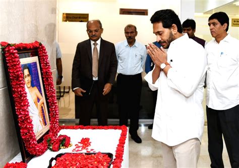 Andhra Pradesh pays rich tributes to Potti Sriramulu