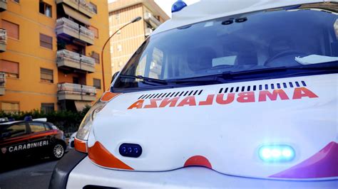 Donna Si Lancia Dalla Finestra In Centro A Milano E Muore Il Compagno