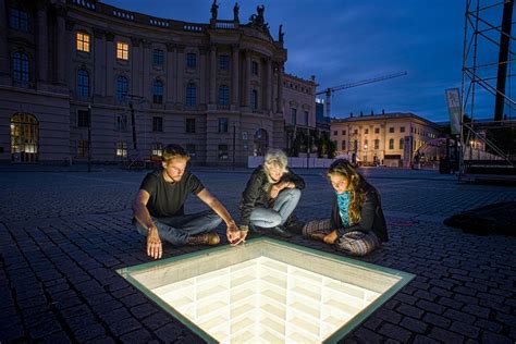 Un Monumento En Memoria De La Quema De Libros Por Parte De Los Nazis En Berlín Universo Abierto