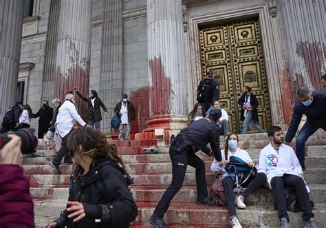 La Fiscal A Pide Meses De C Rcel Para Los Activistas Clim Ticos Que