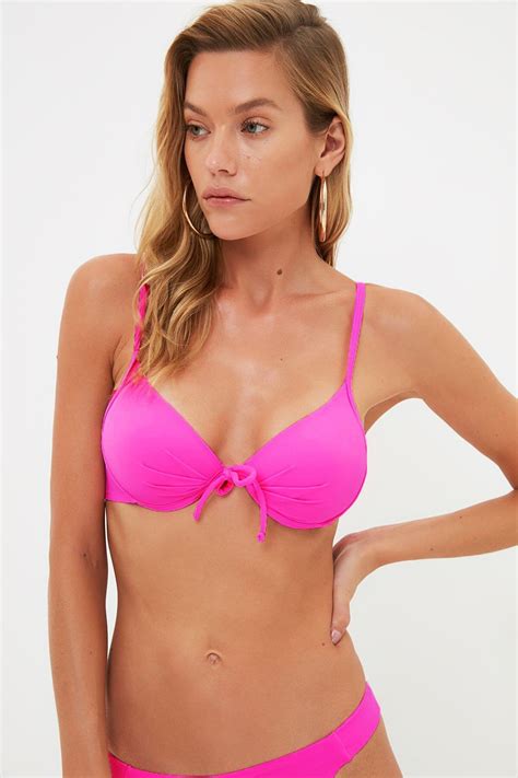 TRENDYOLMİLLA Pembe Fiyonk Detaylı Push Up Bikini Üstü TBESS20BU0237