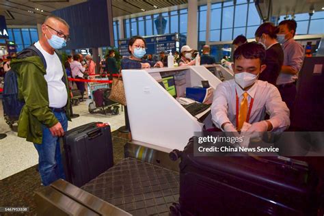 Passengers check in at Haikou Meilan International Airport on... News ...