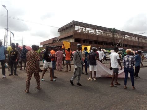 Asuu Strike Ui Lautech Students Protest Block Major Roads In Ibadan