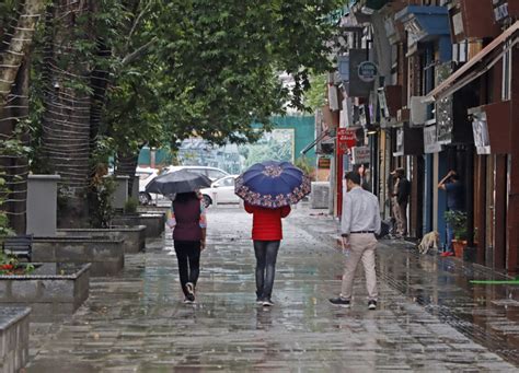 MeT Forecasts Moderate Heavy Rains In Kashmir Till July 9 Daily