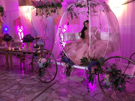 Carrozas de 15 años | Carruaje para boda, Cosas de 15 años, Vestidos de boda modernos