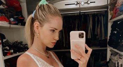 Chiara Ferragni Pancino Sospetto Si Mostra In Slip E Suscita I