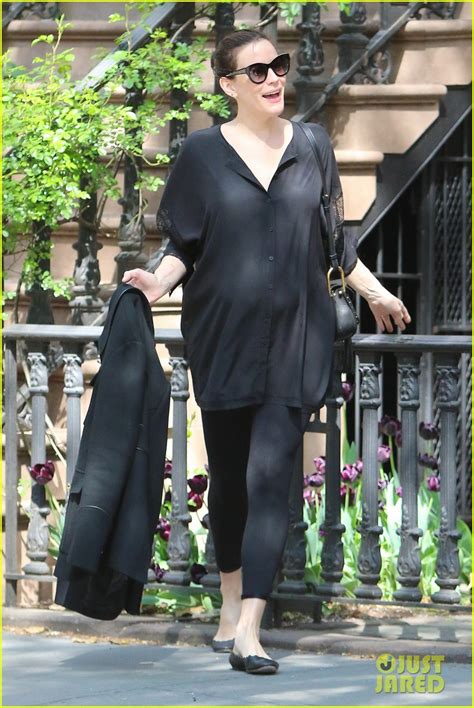 Liv Tyler Shows Off Her Baby Bump While Out About Photo 3640140