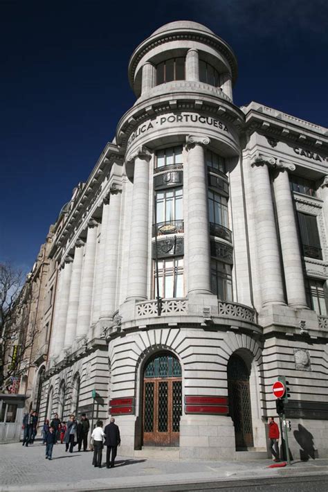 Avenida Dos Aliados Corner Building Porto Portugal Travel Guide Photos