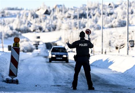 Deutschland öffnet zu Tirol Kontrollen zu Tschechien bleiben