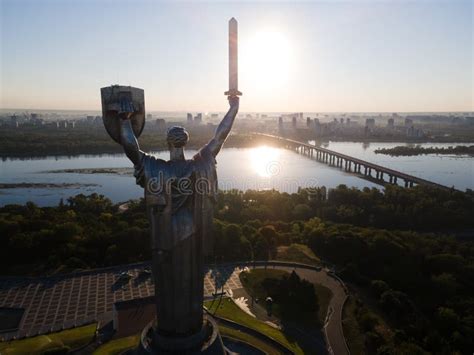 La M Re Patrie De Monument Le Matin Kiev Ukraine Vue A Rienne Photo