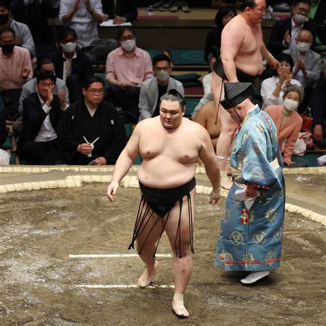 朝乃山725日ぶり幕内力士として白星、4年ぶり顔合わせ千代翔馬に勝利 大相撲写真ニュース 日刊スポーツ