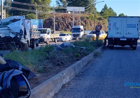 Homem Morre Após Colisão Traseira Entre Caminhões Na Rsc 453 Em Caxias