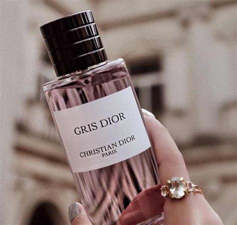 Dior là gì Thương hiệu Dior của nước nào Hãng thời trang biểu tượng