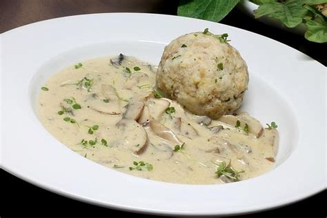 Wholemeal Bread Dumplings with Mushroom Cream Sauce