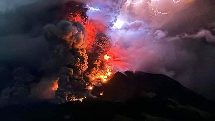 EN IMAGES En Indonésie les éruptions du volcan Ruang provoquent l