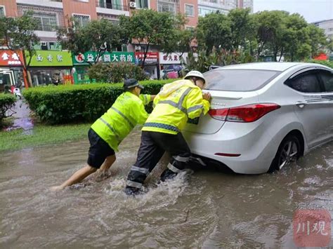 视频遂宁：强降雨造成城区多路段积水 市内多路段临时交通管制四川在线