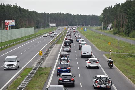 Sześciokilometrowy zator na drodze S3 do Świnoujścia przed Goleniowem